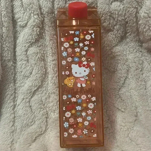 New Hello Kitty floral red carton - Picture 2 of 5